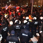 Protest Strajku Kobiet w Warszawie: 11 zatrzymanych, ponad 900 wylegitymowanych i gaz łzawiący