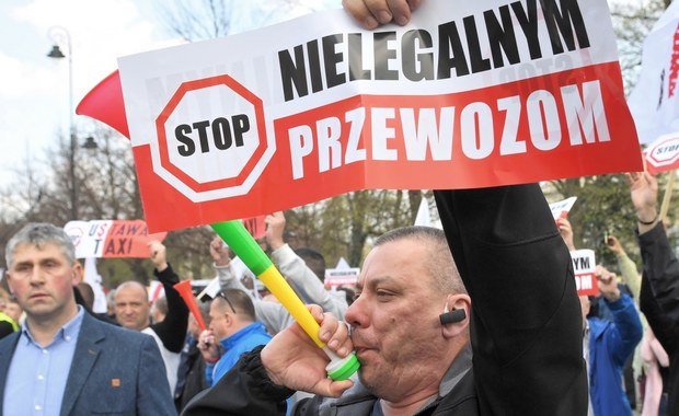 Protest taksówkarzy: W środę ruszają negocjacje z rządem