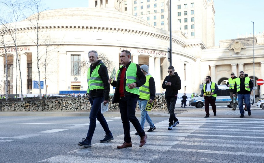 Protest taksówkarzy w Warszawie /Fot. Piotr Molecki /East News