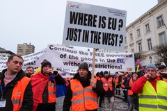 Protest transportowców przed Parlamentem Europejskich