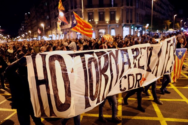 Protest w Barcelonie zgromadził wiele osób /	Alejandro Garcia /PAP/EPA