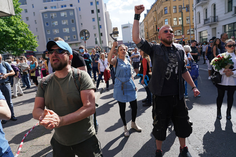Protest w Berlinie przeciwko restrykcjom wprowadzonym w związku z epidemią koronawirusa / Sean Gallup /Getty Images
