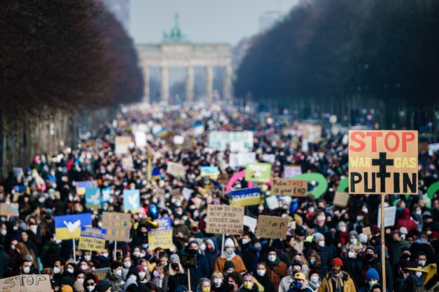 Protest w Berlinie /STR/CLEMENS BILAN /PAP/EPA