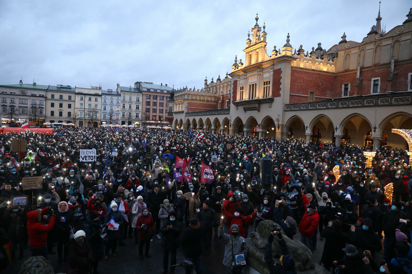 Protest w Krakowie, 19 grudnia 2021 /Beata Zawrzel /Reporter