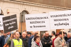 Protest w Krakowie przeciwko likwidacji miejsc parkingowych