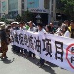 Protest w Kunmingu przeciwko planowanej produkcji w rafinerii 