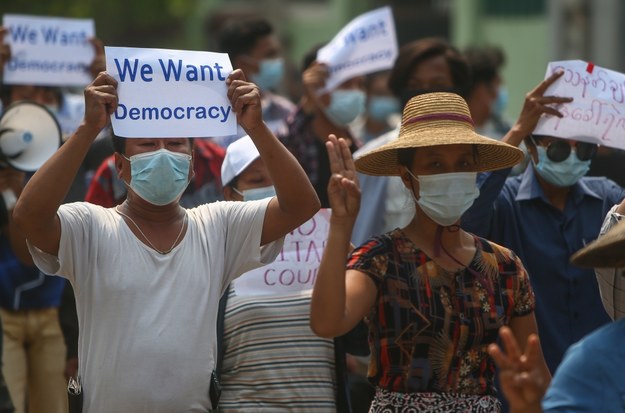 Protest w Mandalaju przeciwko juncie /STRINGER /PAP/EPA