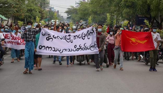 Protest w Mandalaju /STRINGER /PAP/EPA