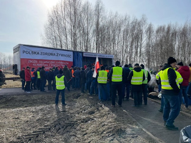 Protest w miejscowości Okopy - na drodze do przejścia granicznego z Ukrainą w Dorohusku /Krzysztof Kot /RMF FM