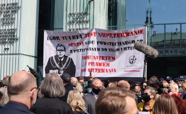 Protest w obronie sędziego Tuleyi. Do akcji wkroczyła policja