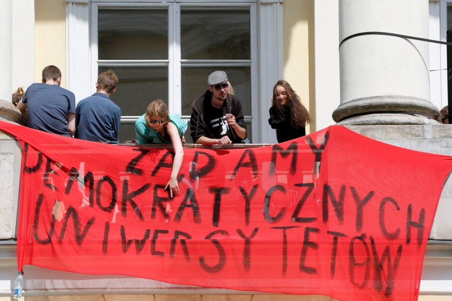 Protest w Pałacu Kazimierzowskim na terenie kampusu Uniwersytetu Warszawskiego. /Adam Guz /PAP