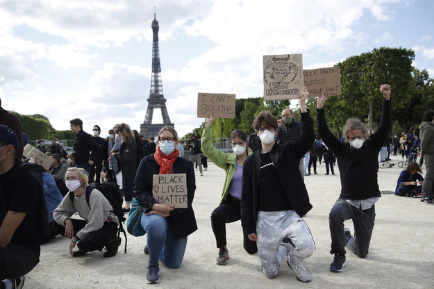 Protest w Paryżu /YOAN VALAT  /PAP/EPA