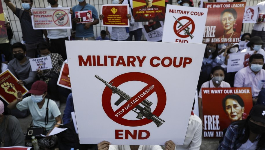 Protest w Rangun /	LYNN BO BO /PAP/EPA