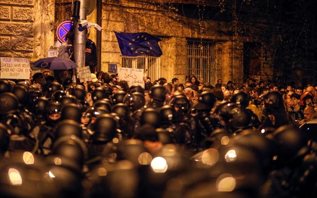 Protest w Tbilisi /David Mdzinarishvili  /PAP/EPA