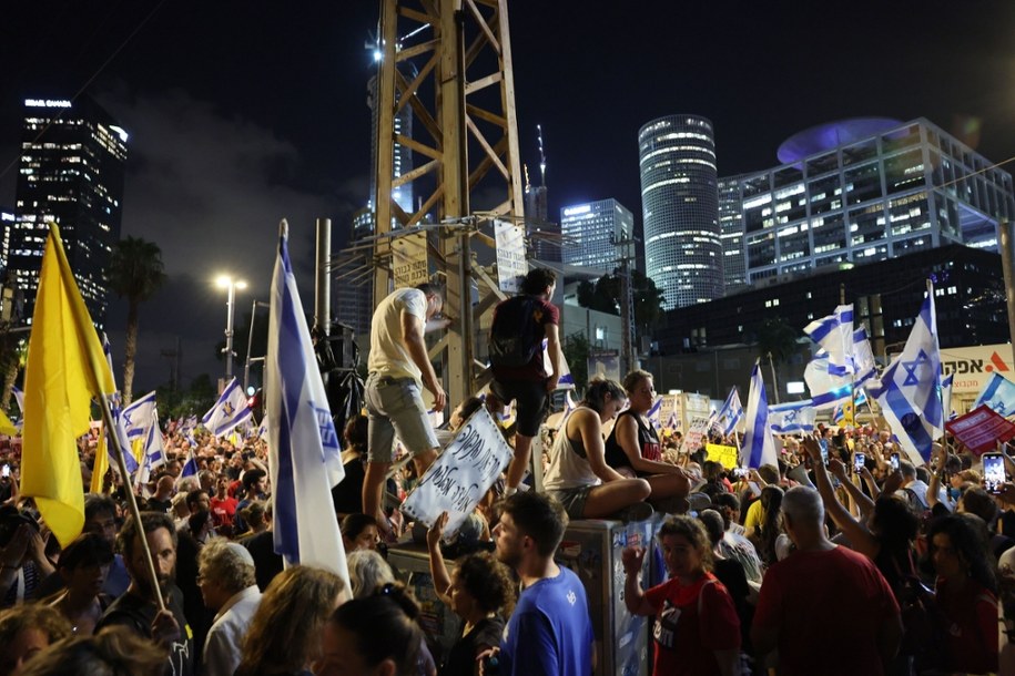Protest w Tel Awiwie /EPA/ABIR SULTAN /PAP