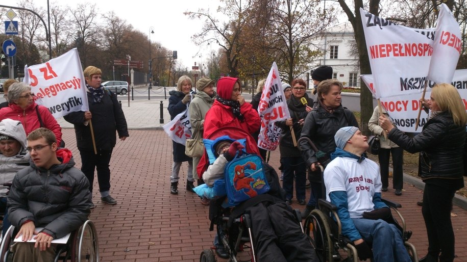 Protest w Warszawie rodziców niepełnosprawnych dzieci /Kamil Młodawski /RMF FM