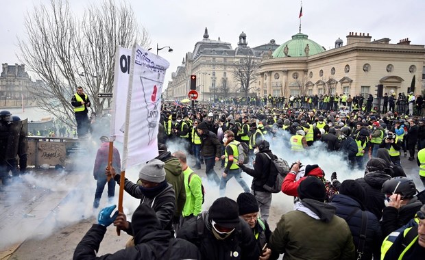 Protest "żółtych kamizelek". Kolejne starcia na ulicach Paryża