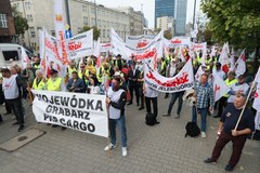 Protest związkowców PKP Cargo i Poczty Polskiej