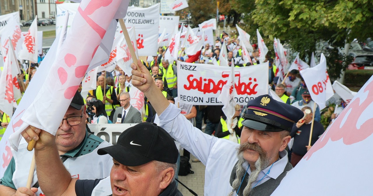 Protest związkowców PKP Cargo i Poczty Polskiej