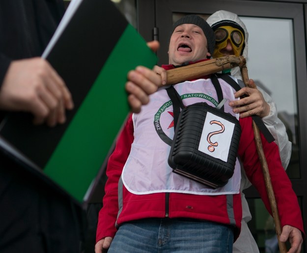 Protest związkowców  przed siedzibą WUG w Katowicach /Andrzej Grygiel /PAP