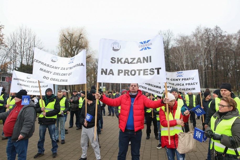 Protest związkowców z górniczej "Solidarności" przed rozpoczęciem konwencji Koalicji Obywatelskiej /Michał Meissner /PAP