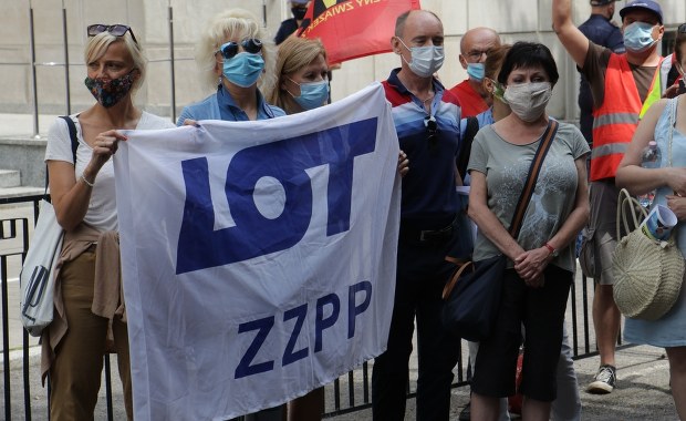 Protest związkowców z Poczty Polskiej i LOT-u. "Sasin musi odejść"