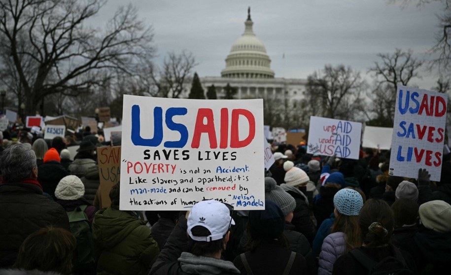 Protest zwolenników agencji USAID w Waszyngtonie (zdjęcie z 5 lutego 2025 r.) /DREW ANGERER/AFP /East News