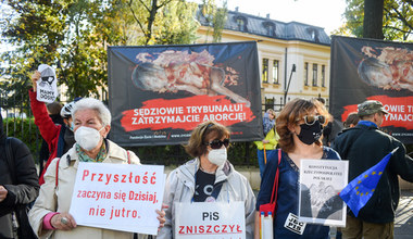 Protest zwolenników i przeciwników aborcji przed Trybunałem Konstytucyjnym