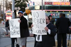 Protestują, bo nie chcą Justina Biebera za sąsiada