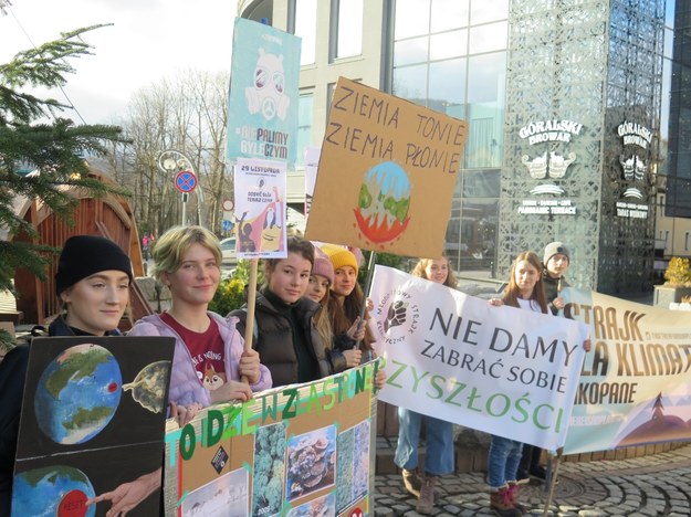 Protestująca młodzież w Zakopanem /Maciej Pałahicki /RMF FM