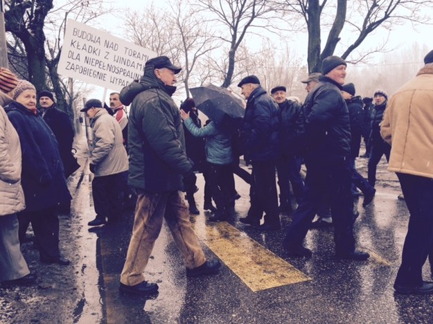 Protestujący mieszkańcy /Agnieszka Wyderka /RMF FM