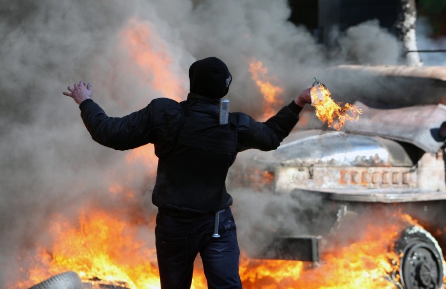 Protestujący na Majdanie /IGOR KOVALENKO /PAP/EPA
