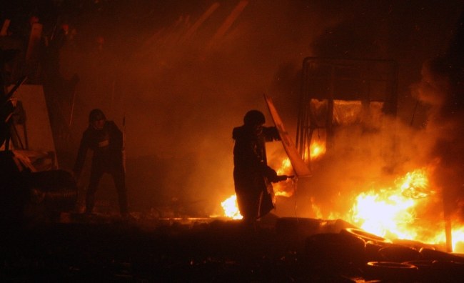Protestujący na Majdanie /PAP/EPA/IGOR KOVALENKO /PAP/EPA