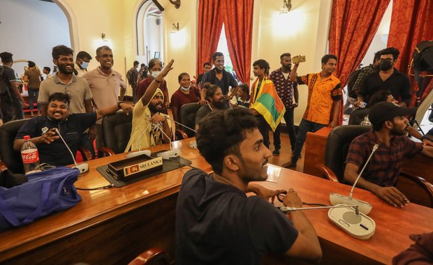 Protestujący na Sri Lance zapowiadają dalszą "okupację" pałacu prezydenckiego
