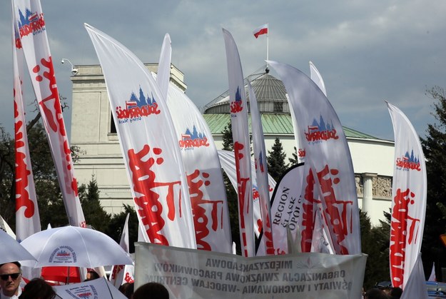 Protestujący nauczyciele przed Sejmem //Tomasz Gzell /PAP