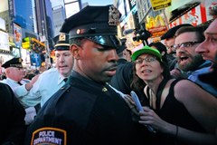 Protestujący nowojorczycy "okupują" Times Square