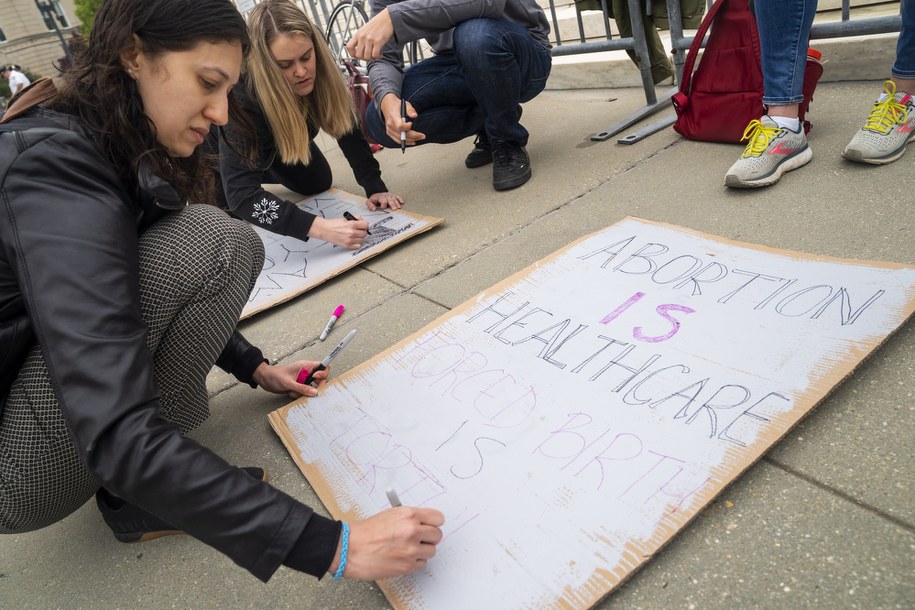 Protestujący przed Sądem Najwyższym w Waszyngtonie. /PAP/EPA