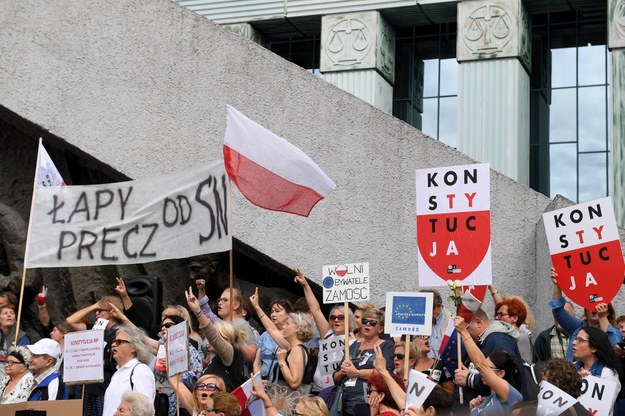 Protestujący przed Sądem Najwyższym /Marcin Kmieciński /PAP