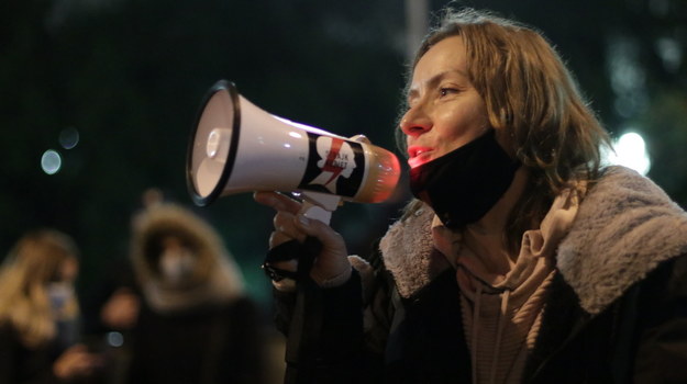 Protestujący przed Sejmem /Jakub Rutka /RMF FM