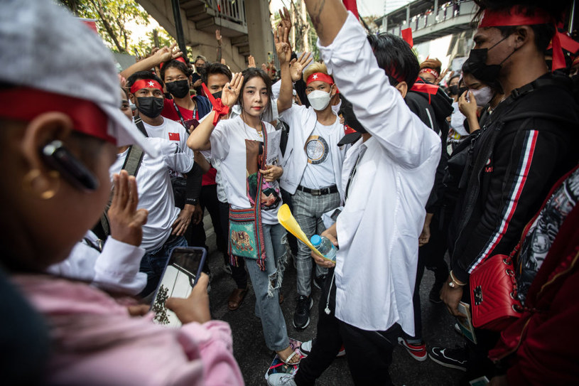 Protestujący w drugą rocznicę wojskowego przewrotu w Birmie /Guillaume Payen/SOPA Images/LightRocket /Getty Images