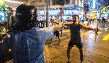Protestujący w Hongkongu mają dość inwigilacji i niszczą oczy Wielkiego Brata