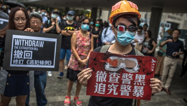 Protestujący w Hongkongu /ROMAN PILIPEY /PAP/EPA