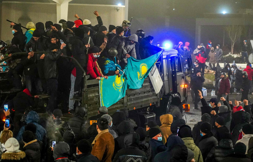 Protestujący w Kazachstanie, styczeń 2022 roku /ABDUAZIZ MADYAROV/AFP /East News