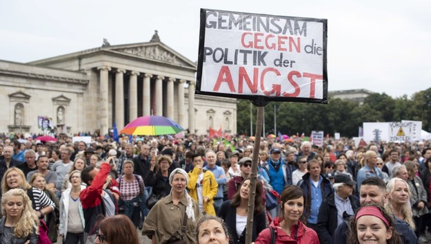 Protestujący w Monachium /LUKAS BARTH-TUTTAS /PAP/EPA