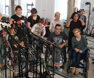 Protestujący w Sejmie: Zapraszamy panią minister, żeby wrócić do rozmów, ale tutaj