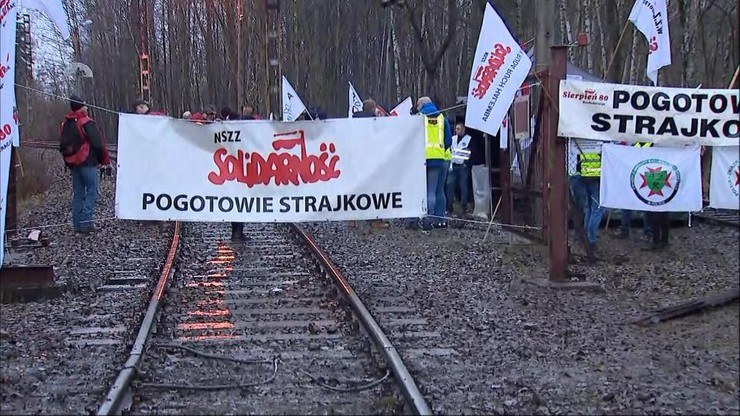 Protestujący związkowcy rozpoczęli protest we wtorek. Blokowane są np. towarowe bocznice kolejowe /Polsat News