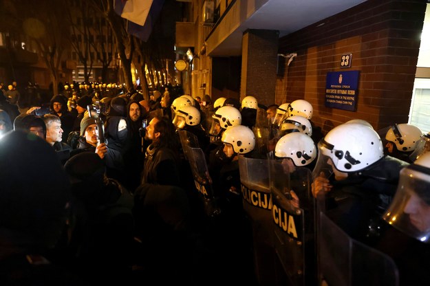 Protestujących zatrzymała policja /EPA/ANDREJ CUKIC /PAP