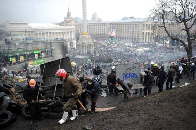 Protestującym udało się odbić całe terytorium Majdanu zajęte dwa dni temu przez milicję /ALEXEY FURMAN /PAP/EPA
