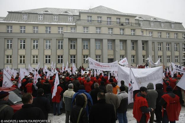 Protesty górników przed siedzibą Kompanii Węglowej. Fot. Andrzej Mikruta /Reporter