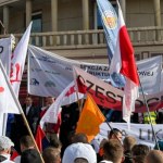 Protesty kolejarzy przed Ministerstwem Infrastruktury. Restrukturyzacja czy zwolnienia?